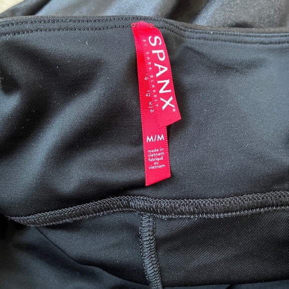 SPANX Faux Leather Black Leggings Women’s Sz M *Q26 - Picture 4 of 4